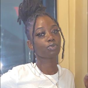 Meet your Posher, Capucine